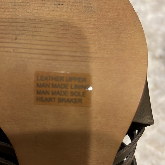 EUC Gianni Bini strap heels, olive green, leather upper, made in Brazil, size 9. - Picture 13 of 13